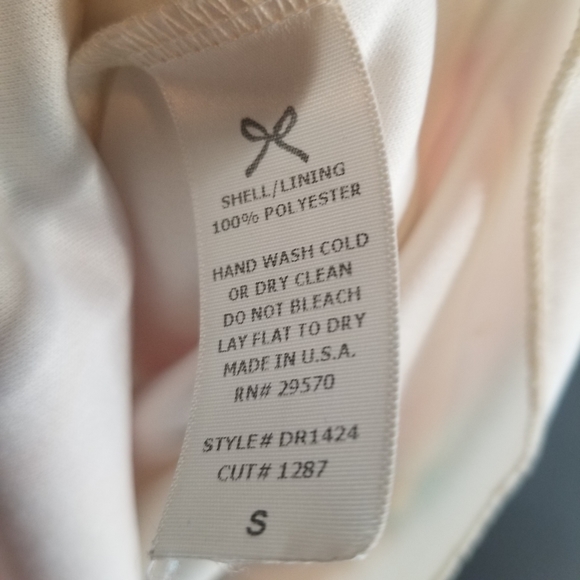 EVERLY | Floral Shift Dress - Picture 4 of 4